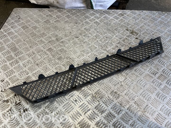 BMW 5 GT F07 Grille inférieure de pare-chocs avant 7200729