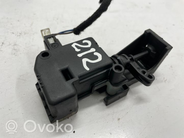 Mercedes-Benz E W212 Verrouillage du bouchon du réservoir de carburant A2048200072