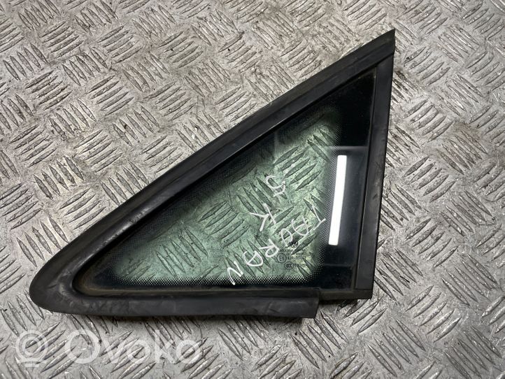 Volkswagen Touran II Front triangle window/glass 