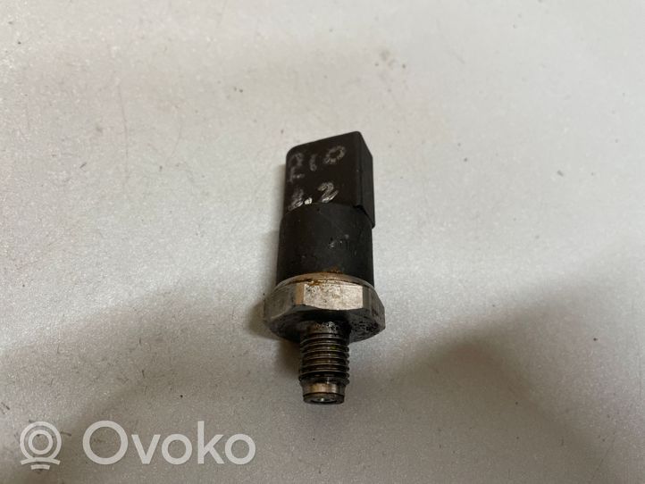 Mercedes-Benz E W210 Sensore di pressione del carburante A0041531528