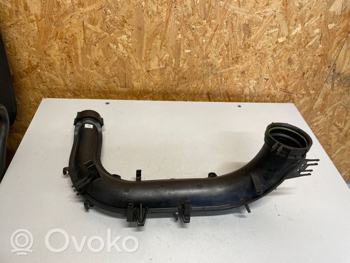 Audi A4 S4 B9 Tube d'admission de tuyau de refroidisseur intermédiaire 04E145673