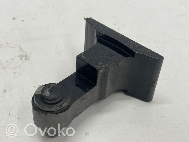 BMW 5 G30 G31 Cerniera inferiore della portiera anteriore 7333059