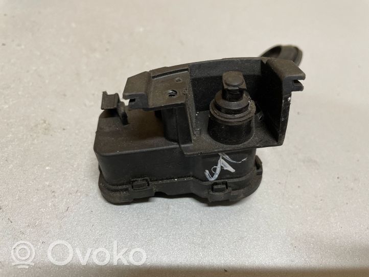 Volkswagen Golf VII Verrouillage du bouchon du réservoir de carburant 5C6810773H