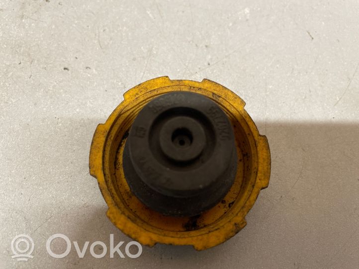 Opel Zafira B Vase d'expansion / bouchon de réservoir de liquide de refroidissement 9203799