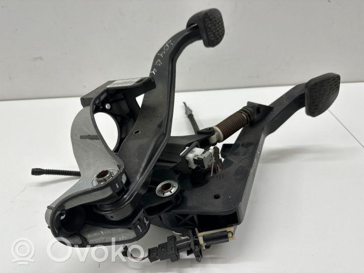 Mercedes-Benz C W204 Conjunto de pedal A2042909101