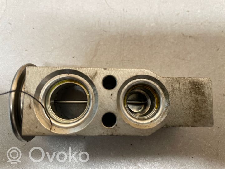 Opel Corsa D Air conditioning (A/C) expansion valve A31100600G