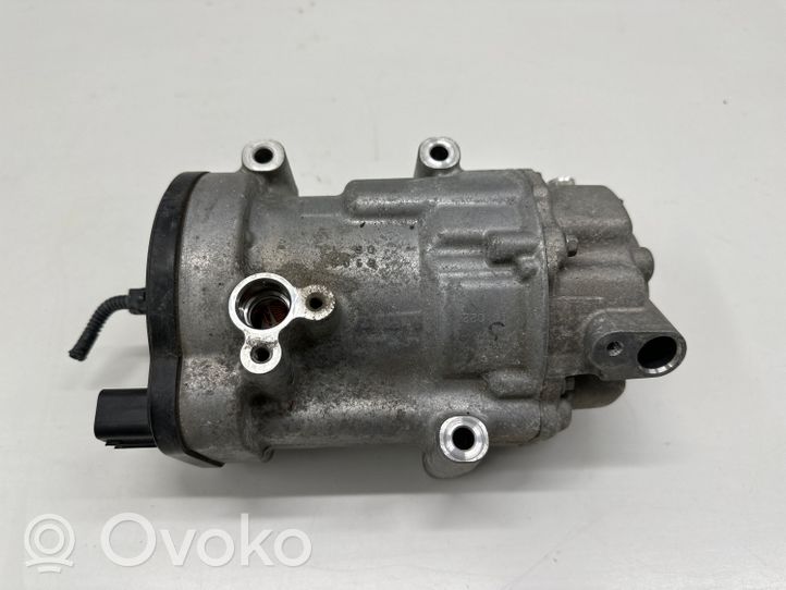 Toyota Camry VIII XV70  Compresor (bomba) del aire acondicionado (A/C)) 0424001100