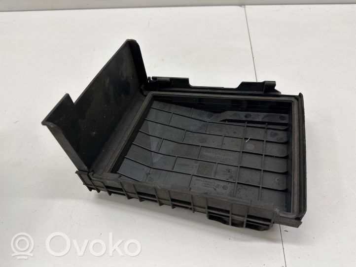 Volkswagen PASSAT B7 Fuse box cover 1K0937132F