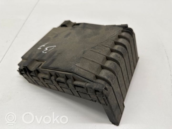 Volkswagen PASSAT B7 Coperchio scatola dei fusibili 1K0937132F