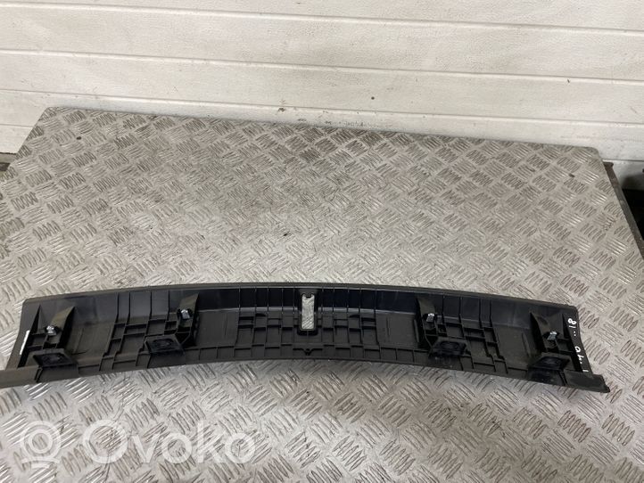 BMW 2 F46 Bagažinės slenksčio apdaila 7327008