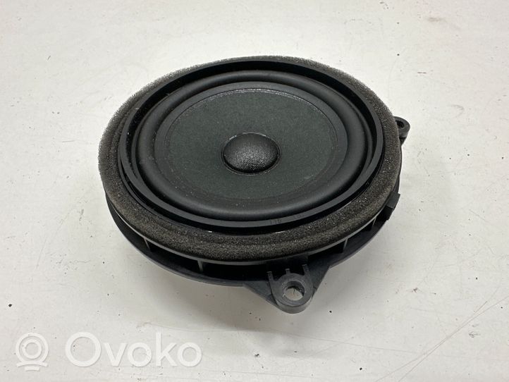 BMW 2 F46 Enceinte de porte arrière 8715685