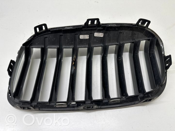 BMW 2 F46 Grille calandre supérieure de pare-chocs avant 7467457