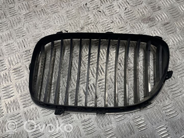 BMW 7 E65 E66 Grille calandre supérieure de pare-chocs avant 7211658