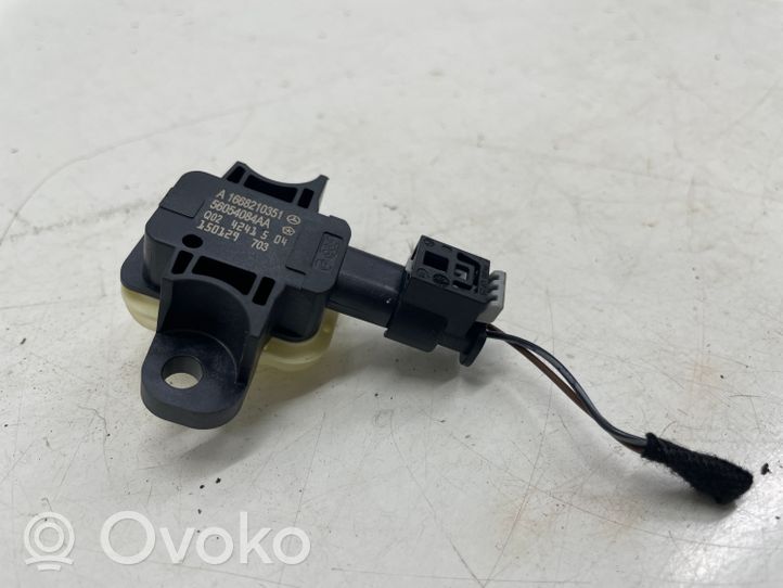 Mercedes-Benz CLA C117 X117 W117 Sensor impacto/accidente para activar Airbag A1668210351