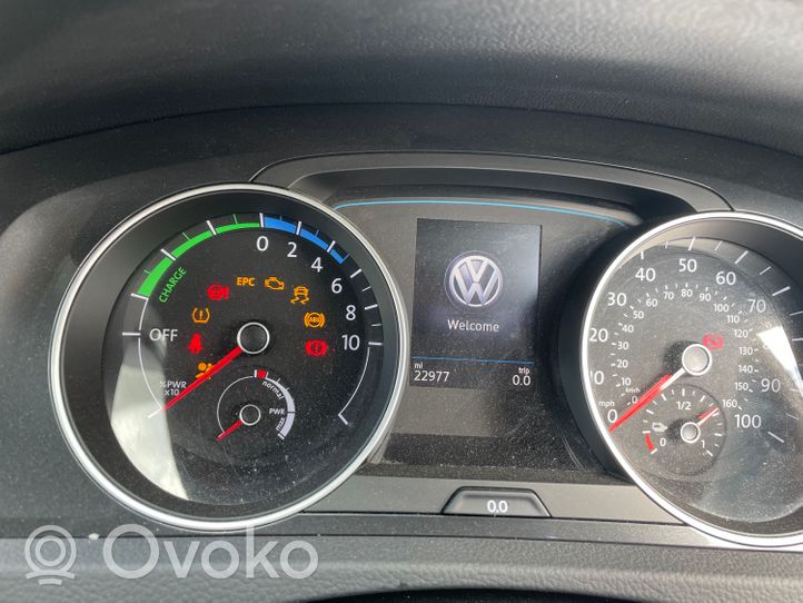 Volkswagen e-Golf Jännitteenmuunnin/vaihtosuuntaaja 5QE915681N
