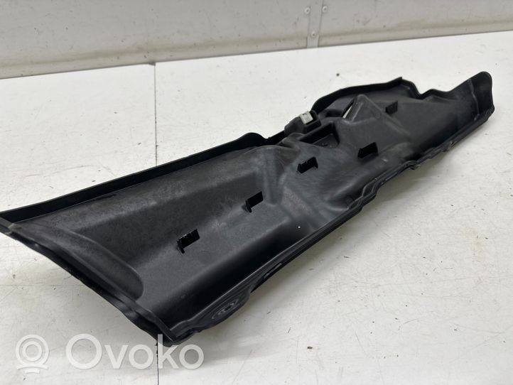 BMW X7 G07 Kita variklio skyriaus detalė 51717430379