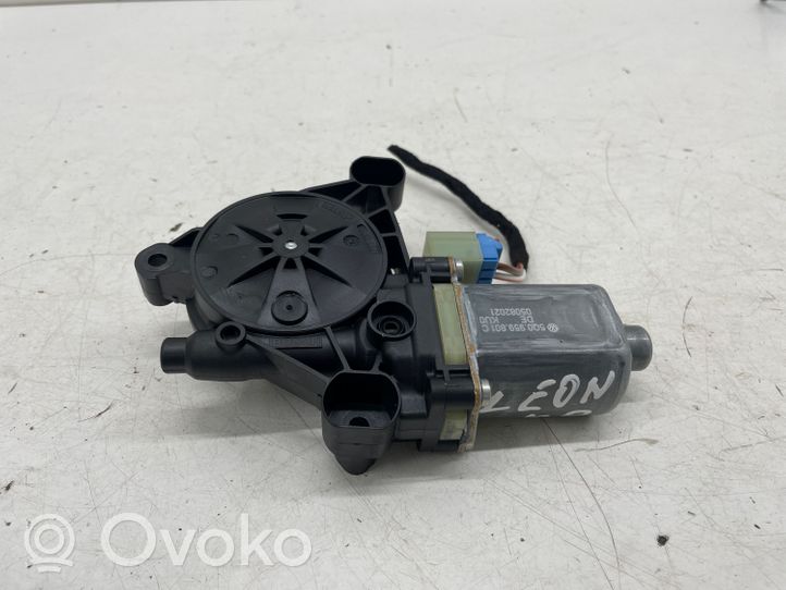 Seat Leon IV Motorino alzacristalli della portiera anteriore 5Q0959801C