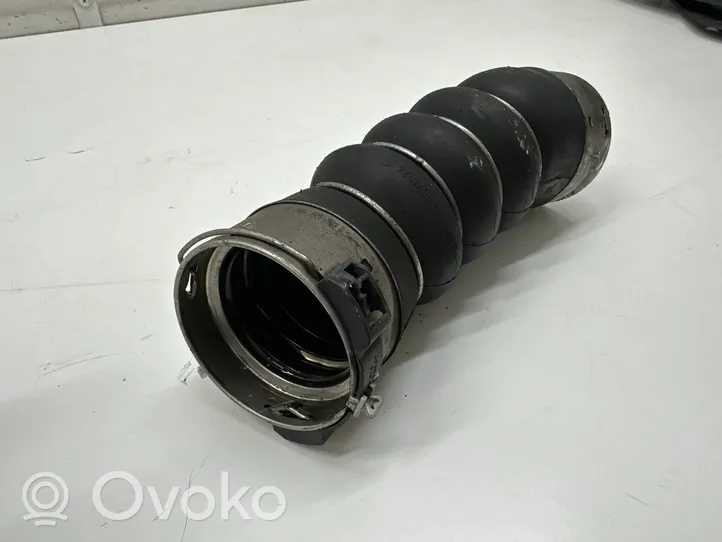 BMW 7 G11 G12 Tube d'admission de tuyau de refroidisseur intermédiaire 8571024