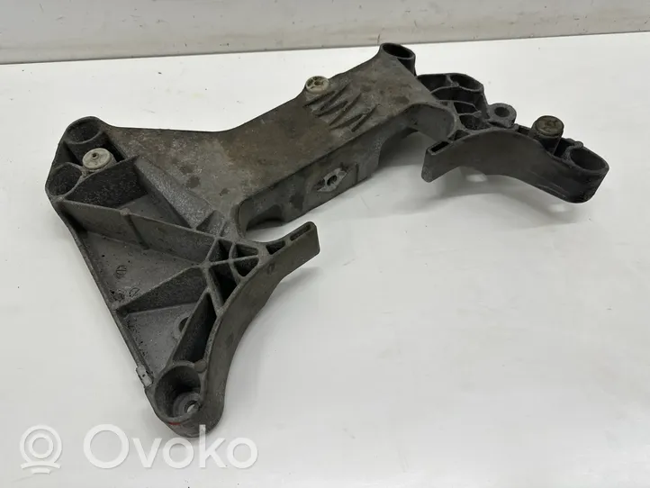 BMW 7 G11 G12 Supporto di montaggio scatola del cambio 6861580