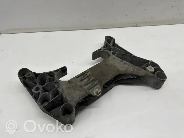 BMW 7 G11 G12 Supporto di montaggio scatola del cambio 6861580