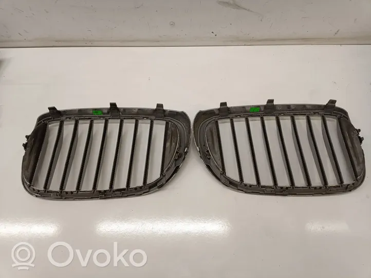 BMW 7 G11 G12 Grille calandre supérieure de pare-chocs avant 7357011