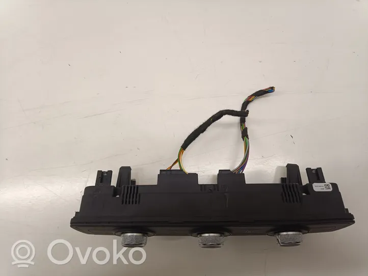 Audi Q2 - Panel klimatyzacji 83A820047D