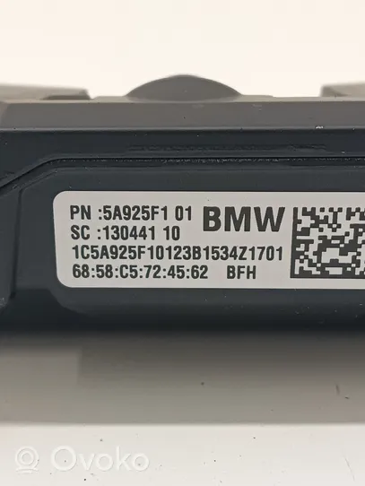 BMW 5 G30 G31 Priekinio stiklo kamera 5A925F1