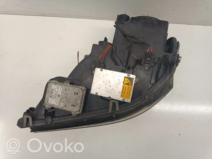 Mercedes-Benz ML W164 Lampa przednia A0028206026