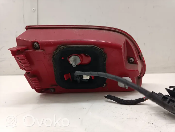 Porsche Macan Tailgate rear/tail lights 95B945094F