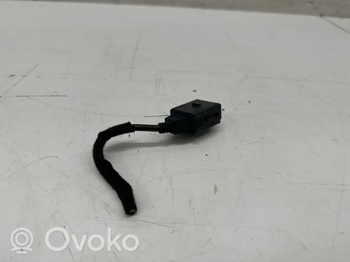 Opel Grandland X USB socket connector U2K10A1D551