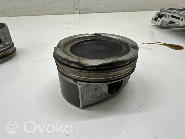 Mercedes-Benz C W206 Piston 