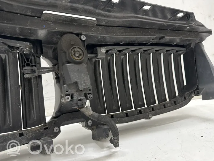 BMW 5 G30 G31 Maskownica / Grill / Atrapa górna chłodnicy 7497279