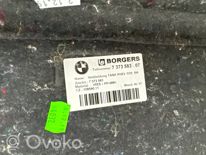 BMW 5 G30 G31 Wykładzina podłogowa bagażnika 7373583