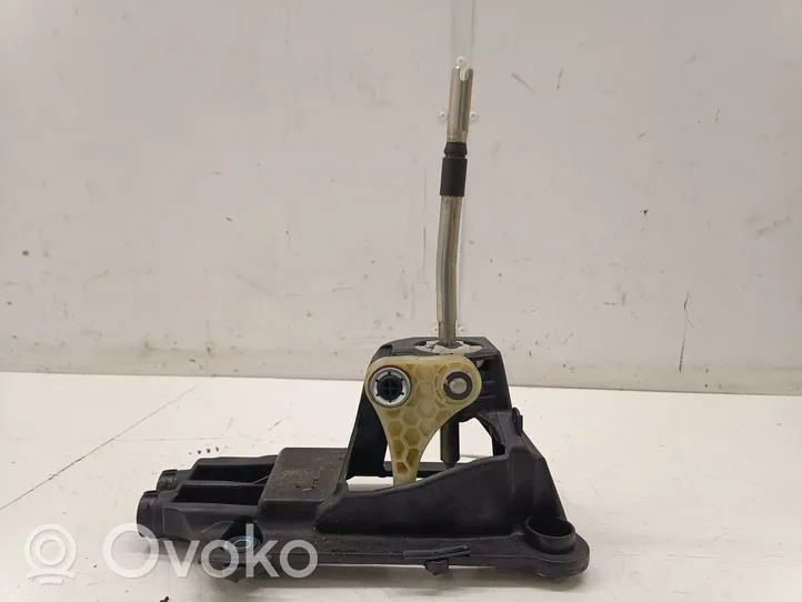 BMW 1 F40 Gear shifter/selector 8611460