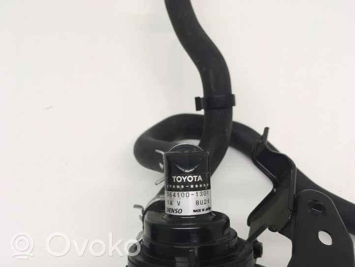 Toyota RAV 4 (XA40) Pompa wody 0641001301