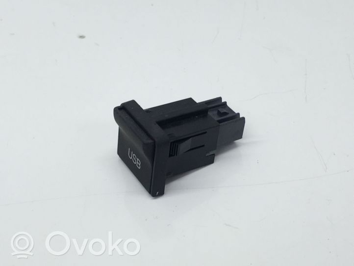 Nissan Murano Z52 Connettore plug in USB 795405021
