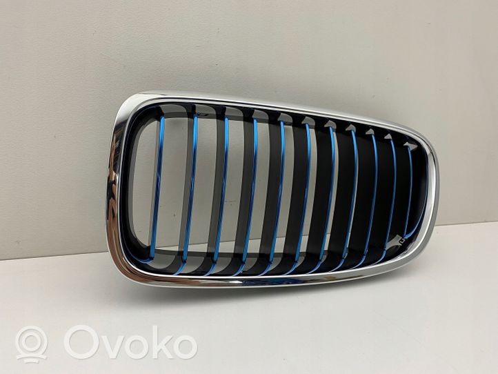 BMW 3 F30 F35 F31 Grille calandre supérieure de pare-chocs avant 7263481