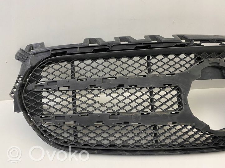 Mercedes-Benz B W247 Grille calandre supérieure de pare-chocs avant A2478885700