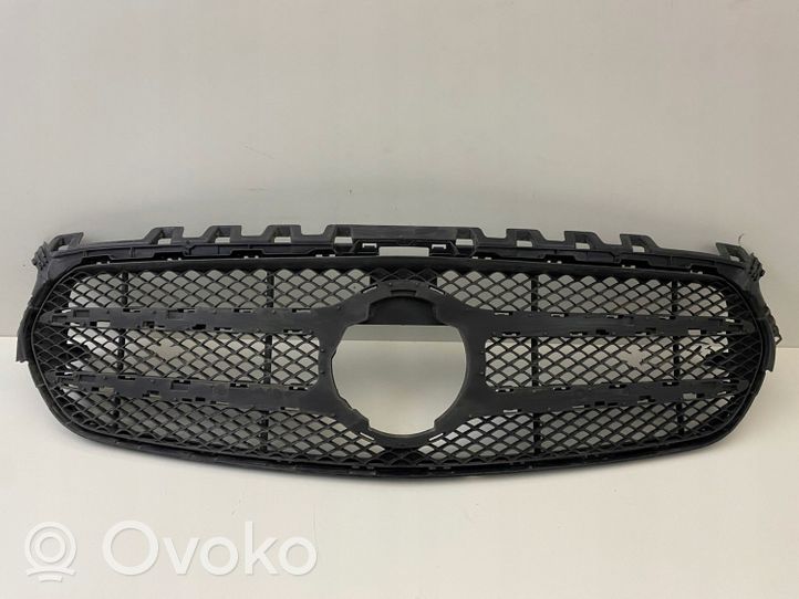 Mercedes-Benz B W247 Maskownica / Grill / Atrapa górna chłodnicy A2478885700