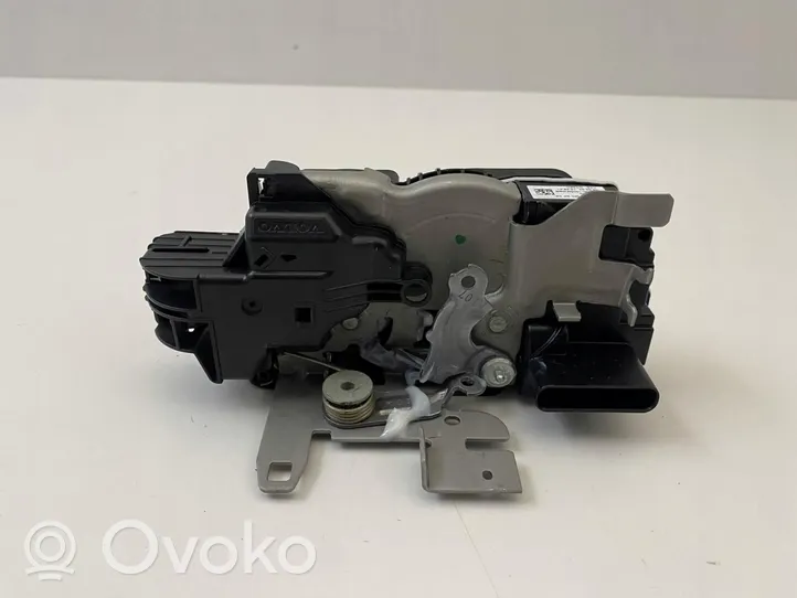 Volvo S90, V90 Etuoven lukko 32310160