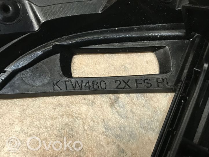 BMW 1 F20 F21 Kojelaudan hansikaslokeron lista 