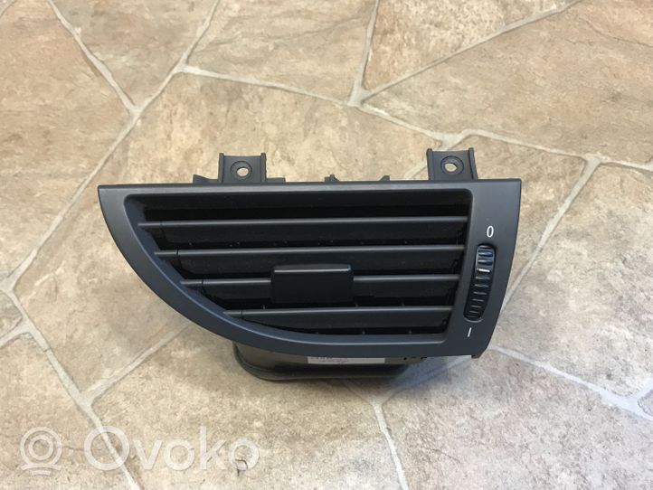 BMW 6 E63 E64 Lango oro grotelės 7009271