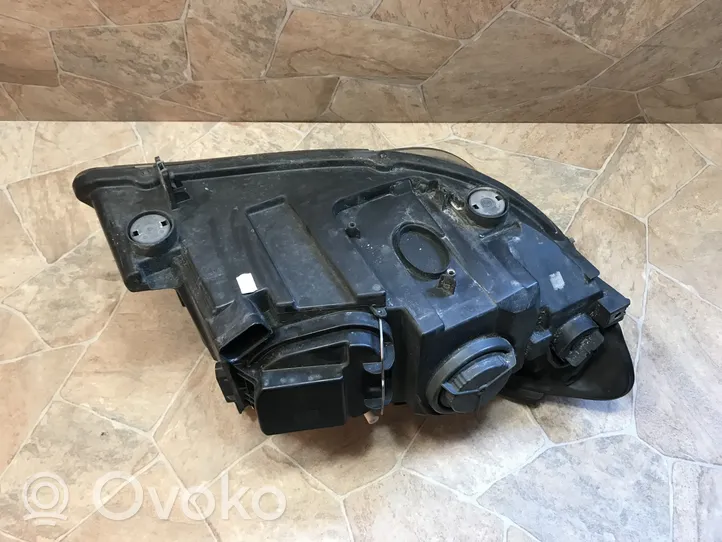 BMW X1 E84 Lampa przednia 89093504