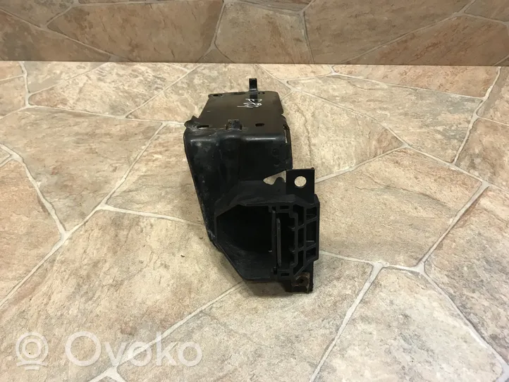 BMW X1 E84 Staffa del pannello di supporto del radiatore 7117811