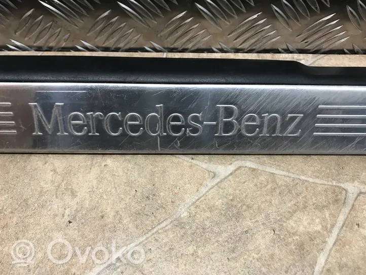 Mercedes-Benz S W221 Sivuhelman takalista A2216800235