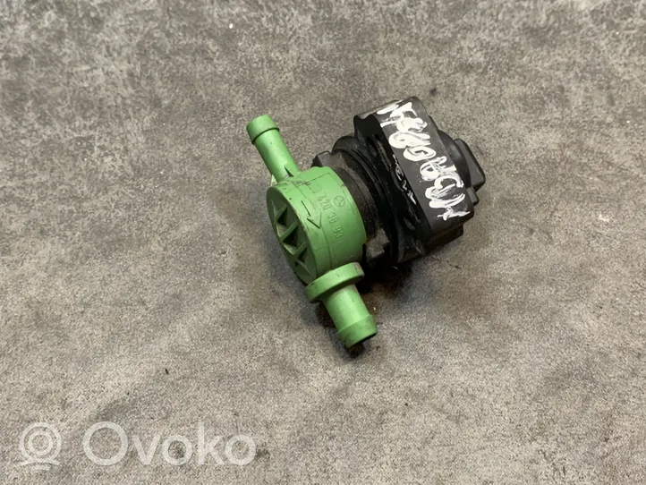 Mercedes-Benz C W203 Valve de freinage A0004703893