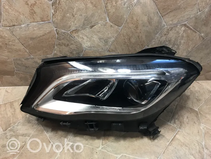 Mercedes-Benz GLA W156 Lampa przednia A1569067100