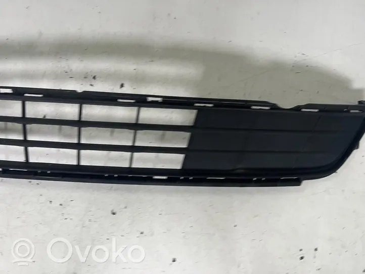 Ford Escort Grille inférieure de pare-chocs avant E12B-17A754