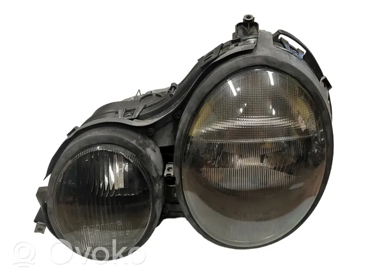 Mercedes-Benz E W210 Lampa przednia 15060700