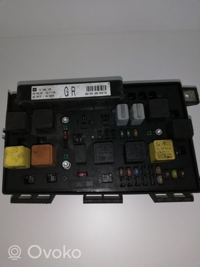 Opel Astra H Module de fusibles GM